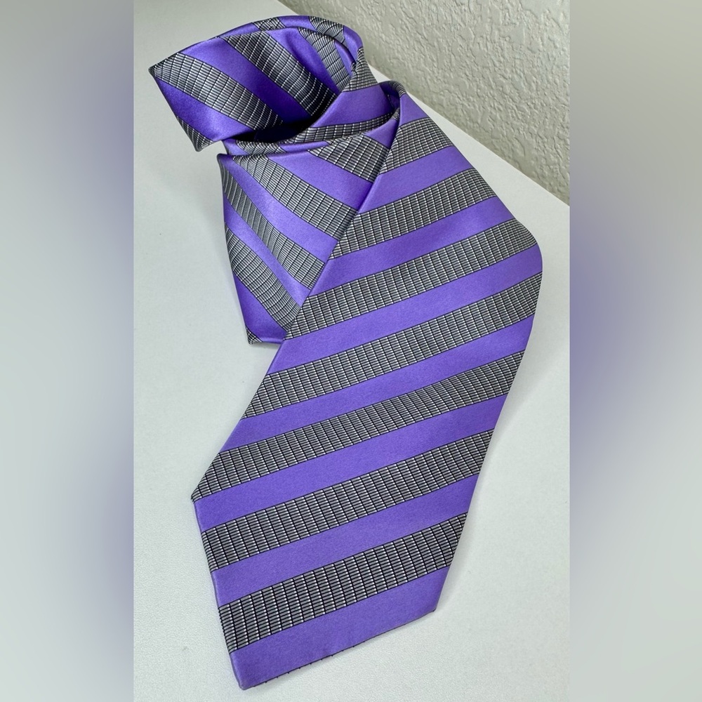 Dolcepunta Silk Necktie. Lavender and Gray Stripes
